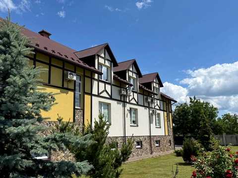 коммерческая по адресу Шептицького, 7