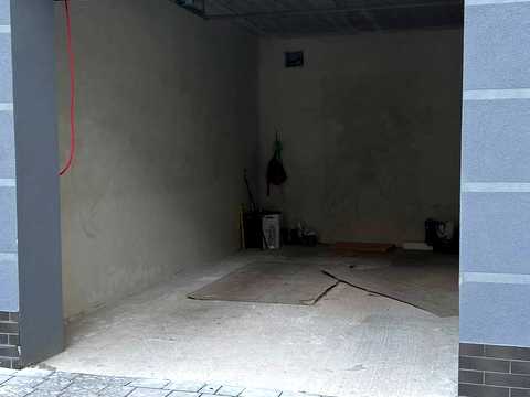 паркомісце за адресою Приозерна вул., 34