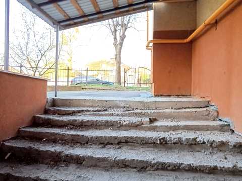 комерційна за адресою Рівне, вул. Ясна, 7б