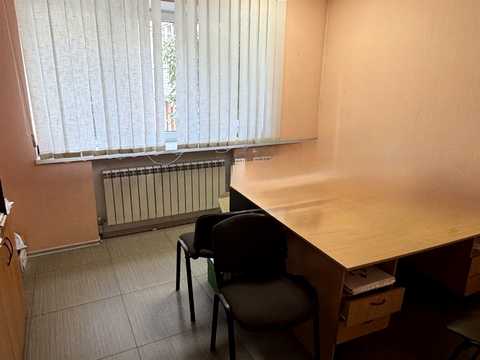 комерційна за адресою Володимира Моссаковського вул. (Клари Цеткін), 1