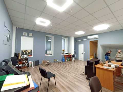 комерційна за адресою Героїв Майдану вул. (Театральна), 10