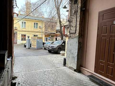 комерційна за адресою Ланжеронівська вул., 17