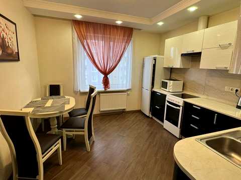 квартира за адресою Сергія Данченка вул., 5