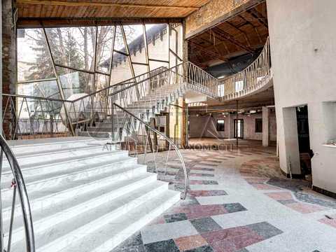 комерційна за адресою Зоологічна вул., 10