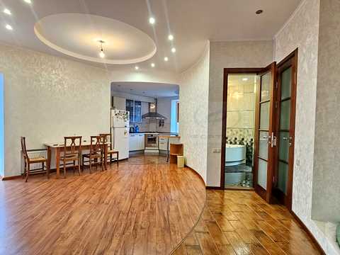 квартира за адресою Небесної Сотні вул., 38
