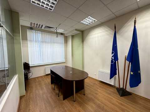 комерційна за адресою Дмитрівська вул., 75