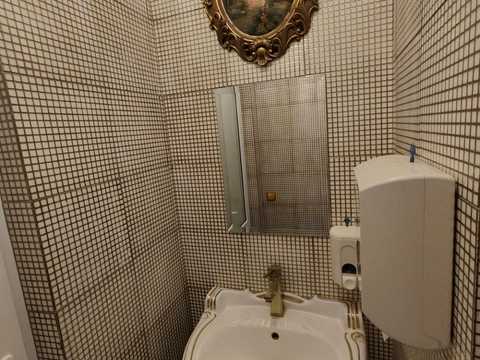 комерційна за адресою Анни Ахматової вул., 48