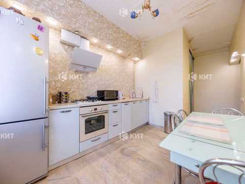 квартира за адресою Конституції пл., 2/2