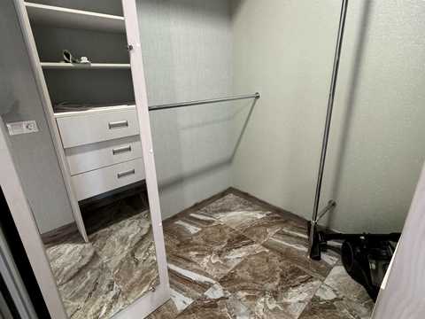 квартира по адресу Гвардейцев-Широнинцев ул., 70-Б