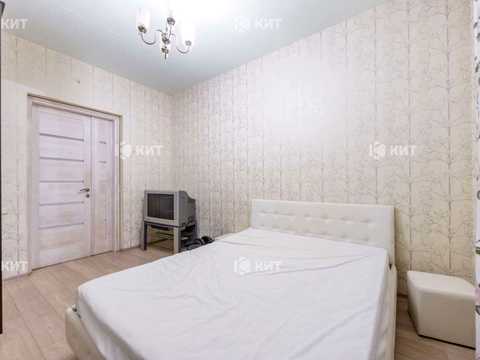 квартира за адресою Конституції пл., 2/2
