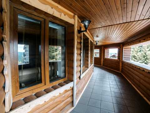 комерційна за адресою с. Яблуниця, Степана Бандери, 30