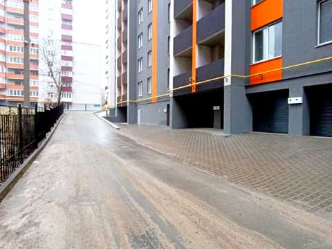 комерційна за адресою Інститутська вул., 6/1А