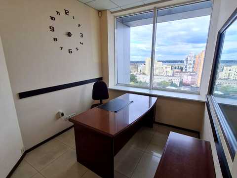 комерційна за адресою Королеви Єлизавети ІІ вул. (Глинки), 2