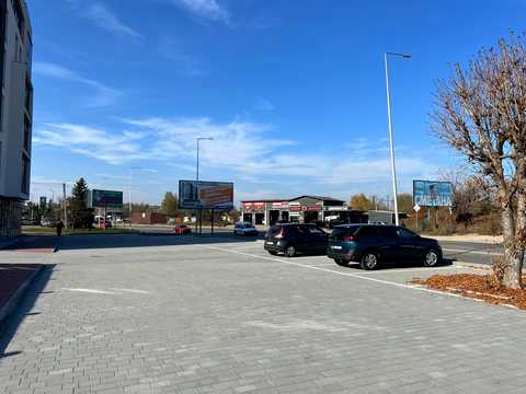 комерційна за адресою Максимовича вул., 15