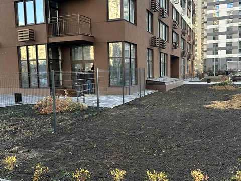 комерційна за адресою Родини Крістерів вул., 14-В