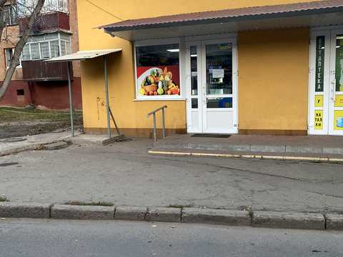 комерційна за адресою Зарічанська вул., 16/1