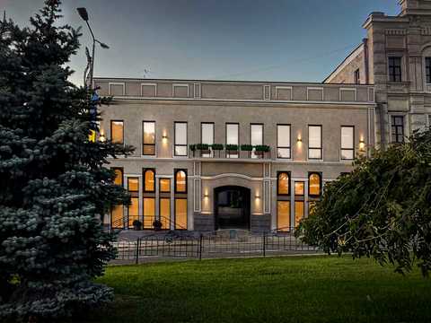 комерційна за адресою Бурсацький узвіз, 6