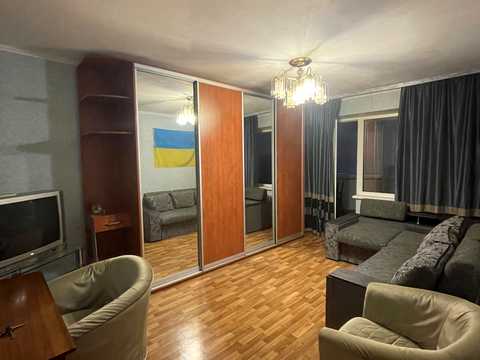 квартира по адресу Владимира Момота ул., 42