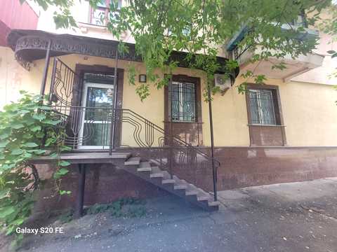 комерційна за адресою Ігоря Замоцького вул., 3