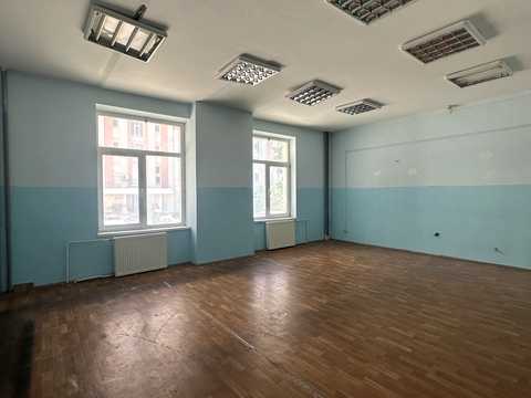 комерційна за адресою Барабашова вул., 32