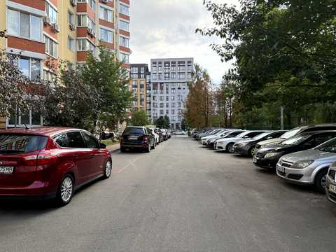 квартира за адресою Салютна вул., 1-Б