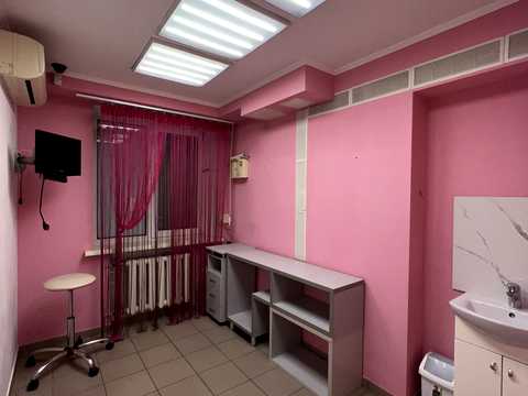 комерційна за адресою Метробудівська вул., 4