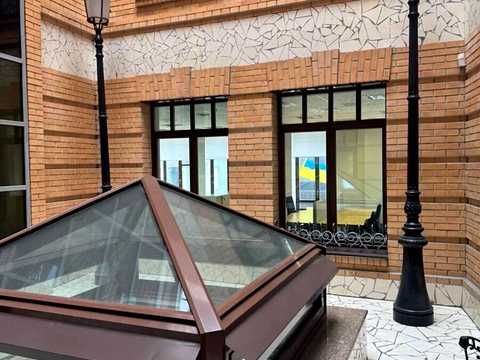 комерційна за адресою Михайлівська вул., 7