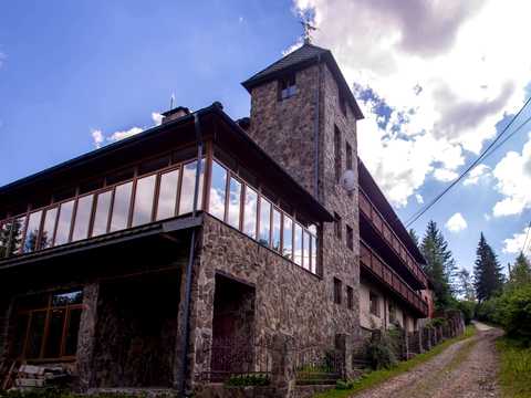 комерційна за адресою Устияновича вул., 1