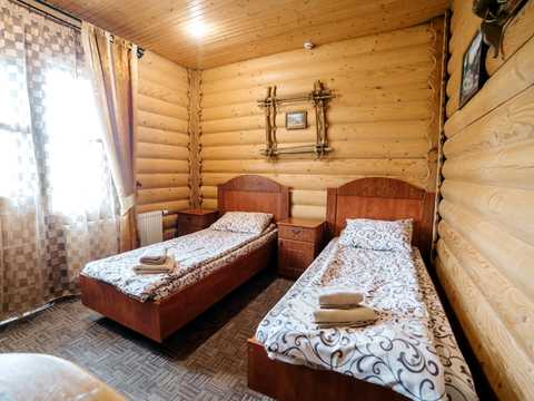 комерційна за адресою с. Яблуниця, Степана Бандери, 30