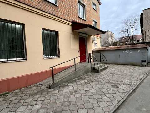 комерційна за адресою Українська, 5