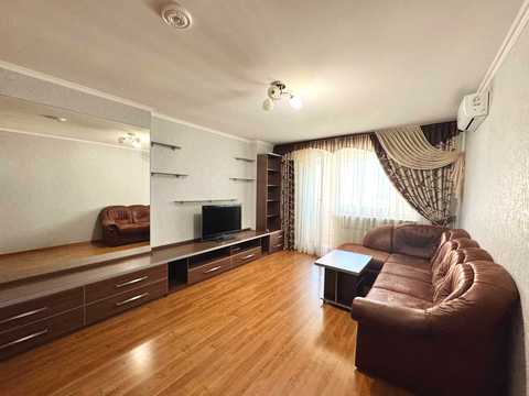 квартира за адресою Анни Ахматової вул., 13