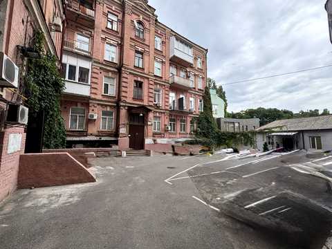 комерційна за адресою Михайлівська вул., 22-Б