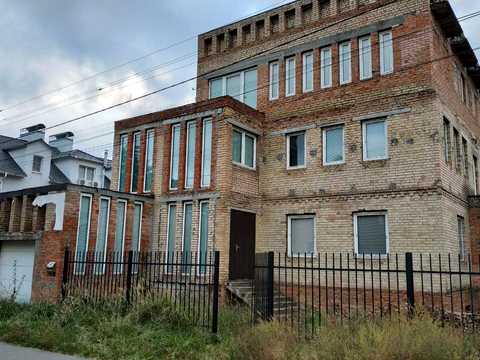 комерційна за адресою Сонячна вул., 33