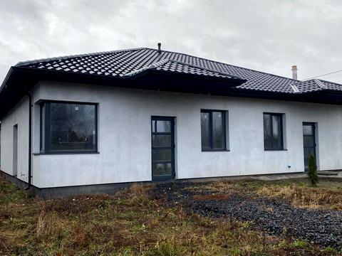 дом по адресу Новоукраїнська