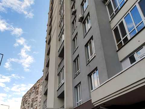 комерційна за адресою Каховська вул., 62-А