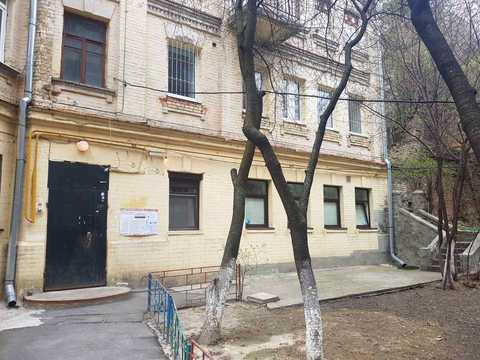 комерційна за адресою Київ, Басейна вул., 19а
