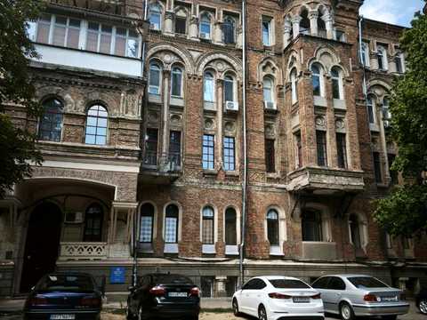 комерційна за адресою Спиридонівська вул., 8