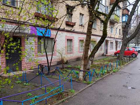 комерційна за адресою Вишгородська вул., 42/1