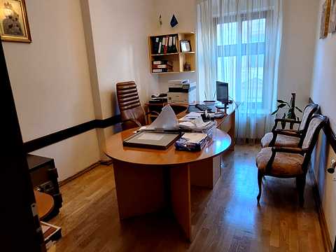 комерційна за адресою Братів Рогатинців вул., 18