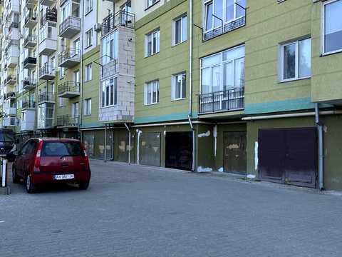 паркомісце за адресою Побутова вул., 4