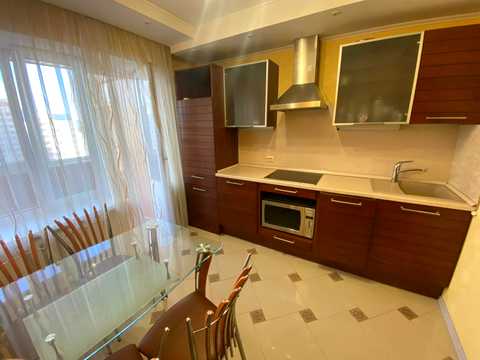 квартира за адресою Анни Ахматової вул., 31