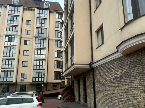 комерційна за адресою Молодіжна вул., 7