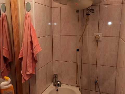будинок за адресою с. Гнідин, 7 вишнева
