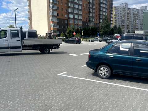 комерційна за адресою Європейська вул., 1