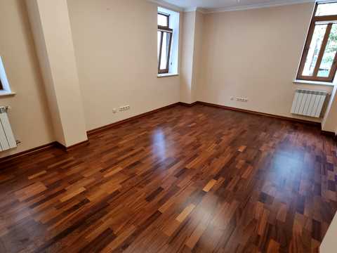 комерційна за адресою Володимирська вул., 63