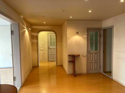 квартира за адресою Автозаводська вул., 93