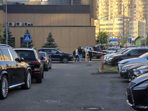 комерційна за адресою Дніпровська набережна вул., 14-Б