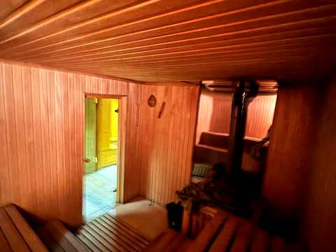 комерційна за адресою Червона гора, 1