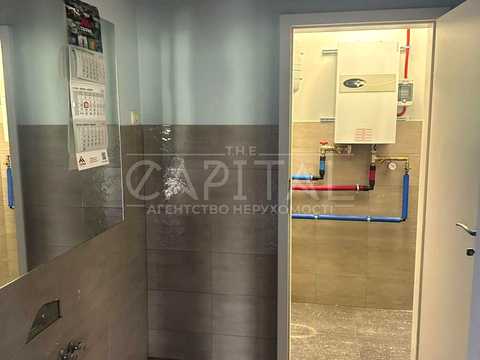 комерційна за адресою Анни Ахматової вул., 46