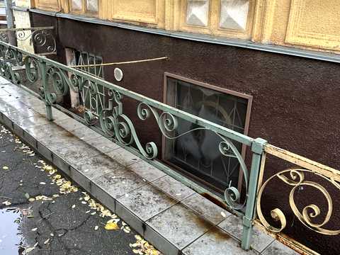 комерційна за адресою Мечникова вул., 52
